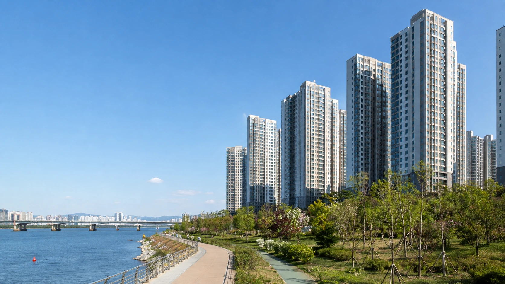 수변 아파트 단지 전경